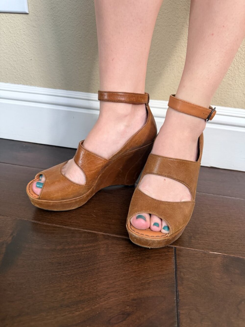 Born Crown Leather Platform Ankle Strap Buckle Sandals Heels Shoes Size 8 - Picture 3 of 14
